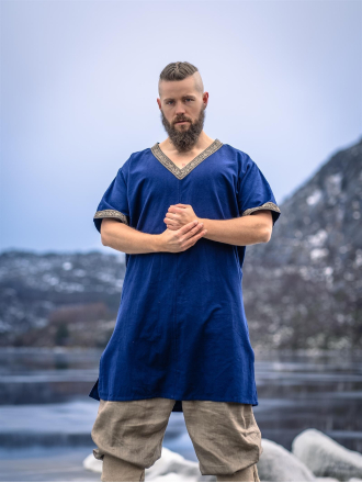 Trollfelsen Leonardo Carbone Mittelalter Wikinger Gewandung Kurzarm Bordüre Tunika Loki Blau11